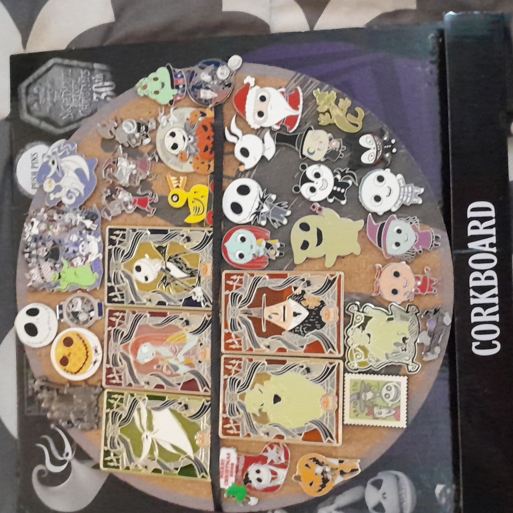 34 Disney Nightmare Before Christmas Pins & Pin Board